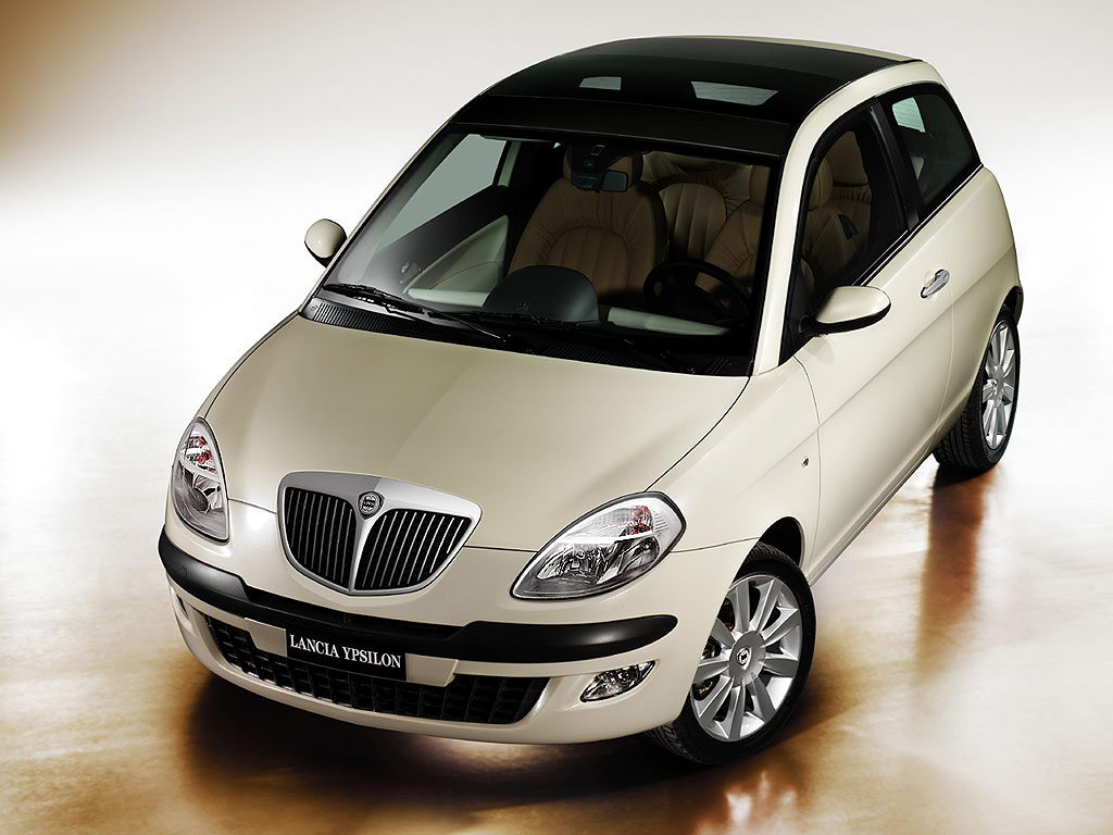 Lancia Ypsilon 2003 01.jpg